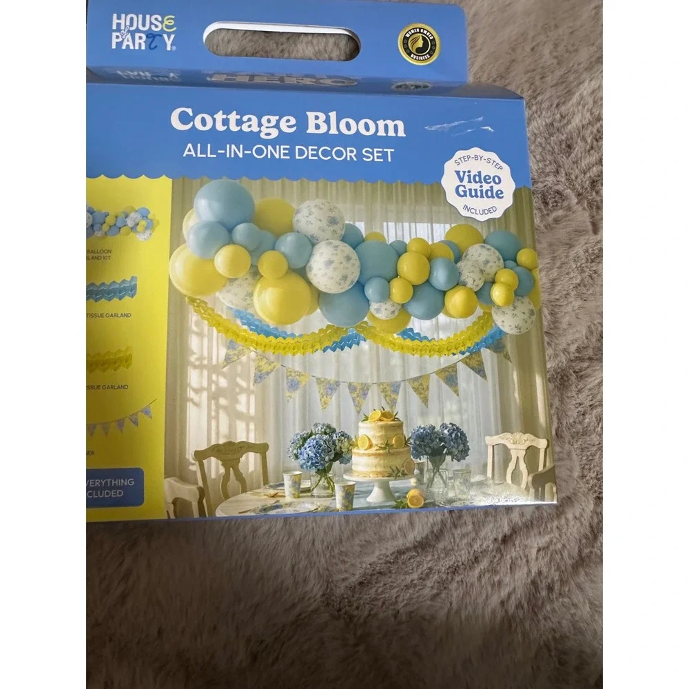 House of Party Cottage Bloom All-In-One Decor Set 77pc Balloon Garland Banner